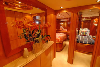 Yacht Acquaviva foyer between cabins