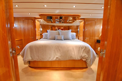 Yacht Acquaviva master stateroom