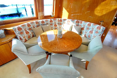 Yacht Acquaviva salon dining