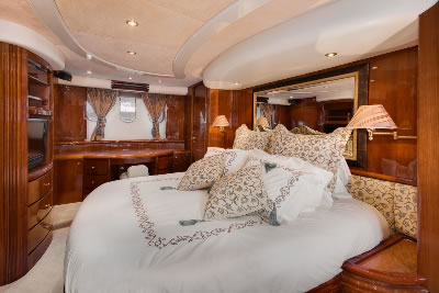 Yacht Antares master stateroom