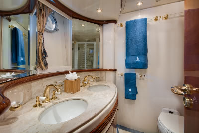 Yacht Antares guest bathroom