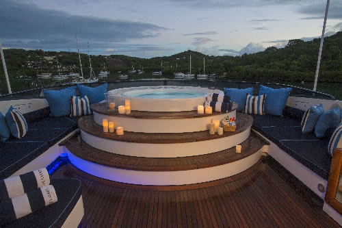 yacht Capricorn jacuzzi