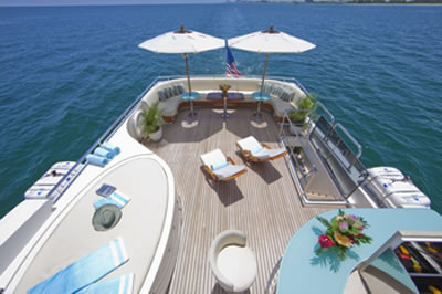 Diamond Girl flybridge