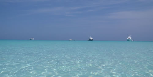 Exumas - clear water and yachts