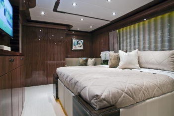 Gigi II king cabin