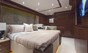 Gigi II king cabin
