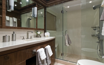 Gigi II guest bathroom