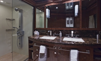 Gigi II VIP bathroom
