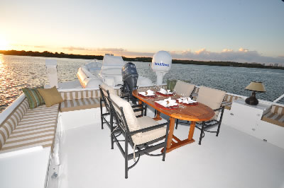 Yacht Golden Girl flybridge