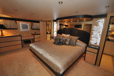 Yacht Golden Girl master stateroom