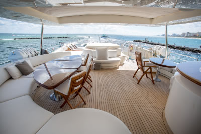 Happy Hour flybridge