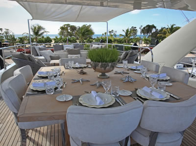 Sealyon alfresco dining