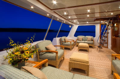 Yacht Tumblehome aft deck 