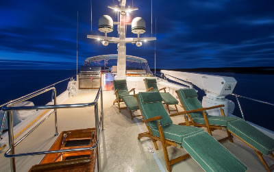 Yacht Tumblehome flybridge 