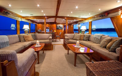Yacht Tumblehome salon
