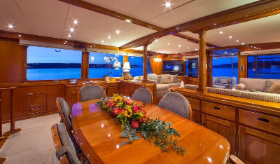 Yacht Tumblehome dining