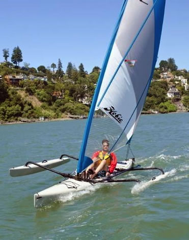 Sailing trimaran