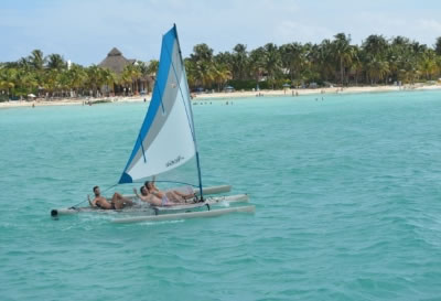 Hobbie sailing trimaran