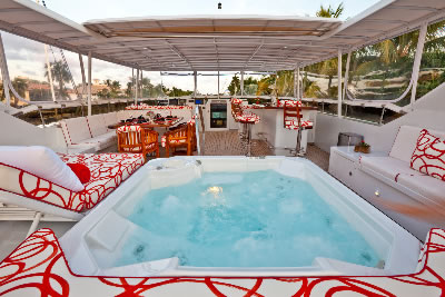 Carte Blanche jacuzzi