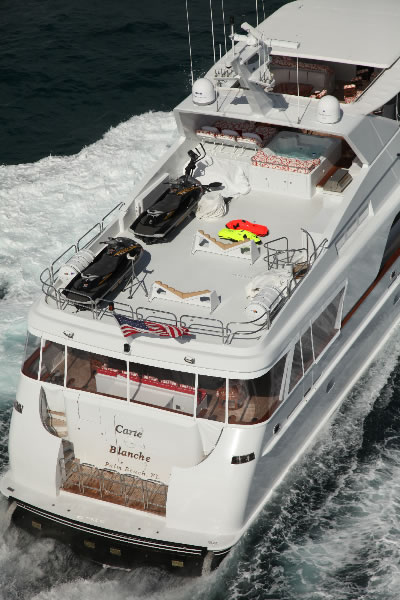Carte Blanche aft view