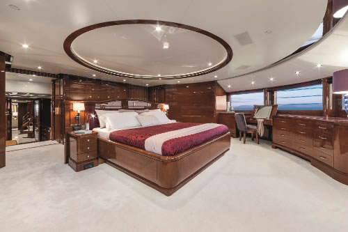 yacht Checkmate master cabin