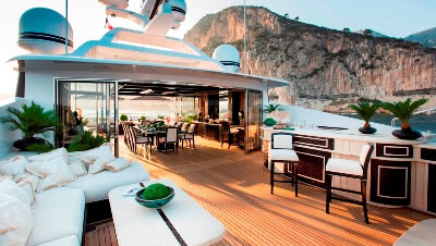 Yacht Illusion V sundeck