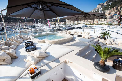 Yacht Illusion V jacuzzi