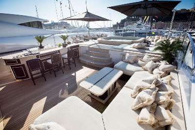 Yacht Illusion V sundeck
